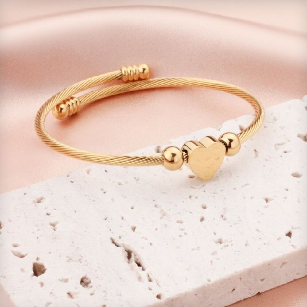 Heart knotted stainless steel bracelet